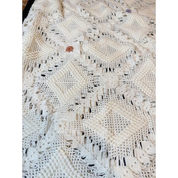 Vtg Handcrafted Whiter Knit Crochet Blanket With Colorful Flowers 67”x61” - Picture 6 of 7